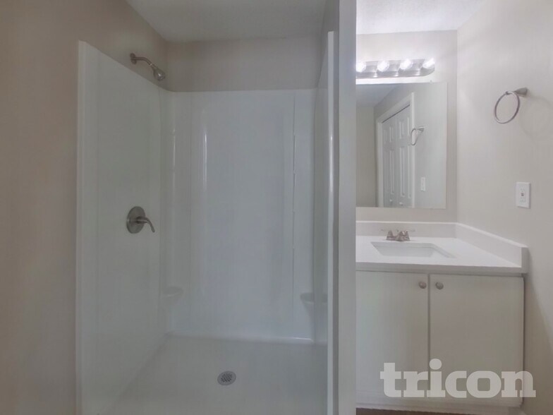 Building Photo - 509 Glen Ellyn Ct