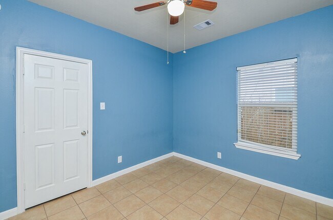 Building Photo - 10806 Woodwind Shadows Dr