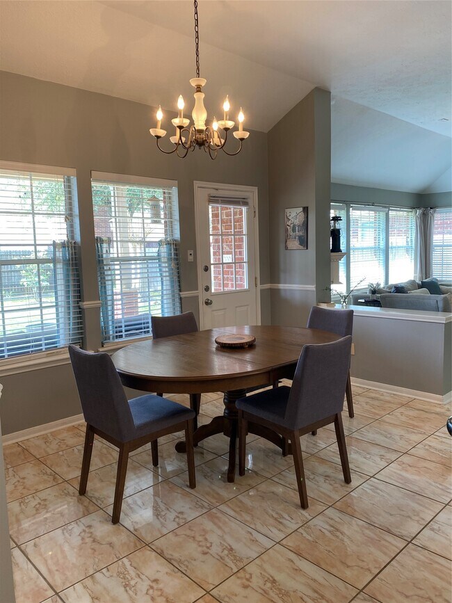 Building Photo - 1142 Knoll Crest Ct