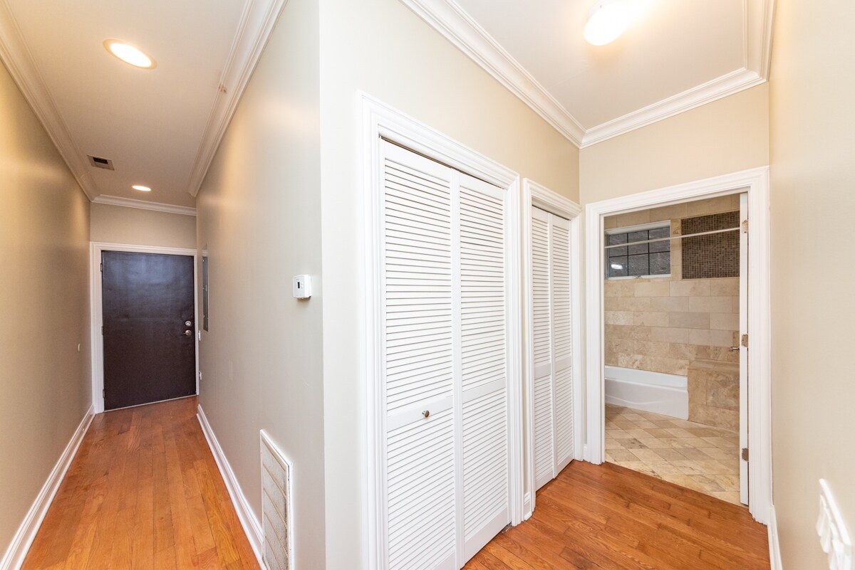 Building Photo - 6217 S Kimbark Ave