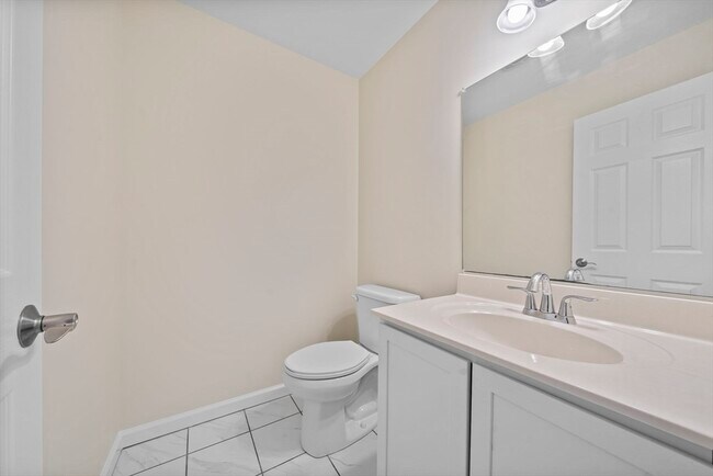 Building Photo - 285 Lake St