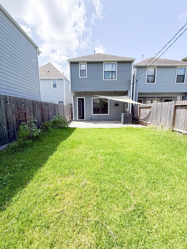 Building Photo - Come view this home located in the heart o...