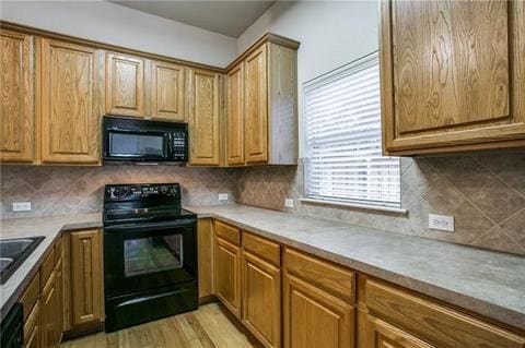 Building Photo - 7907 Rosebriar Ln