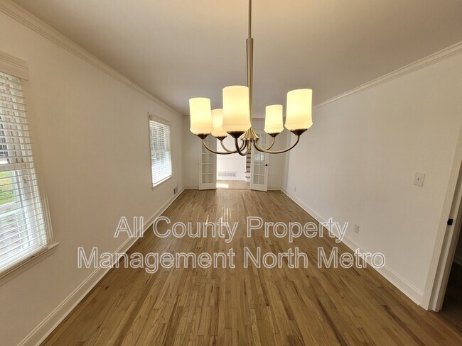 Building Photo - 180 Crestwood Ct