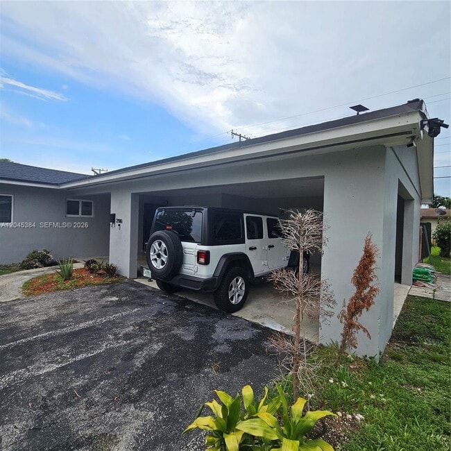 Building Photo - 2900 NW 187th St