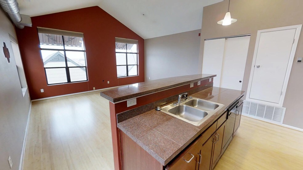 Building Photo - 3038 Umatilla St