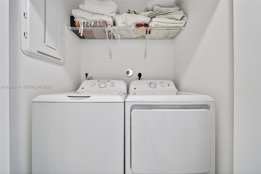 Building Photo - 4349 Veleiros Ave