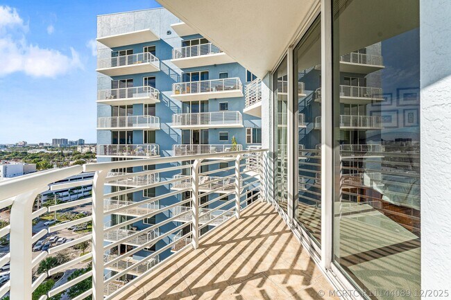 Building Photo - 1551 N Flagler Dr