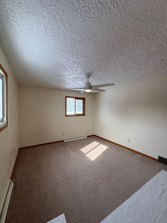 Building Photo - 5032 S Main St