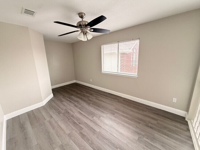 Building Photo - 6945 Hickory Creek