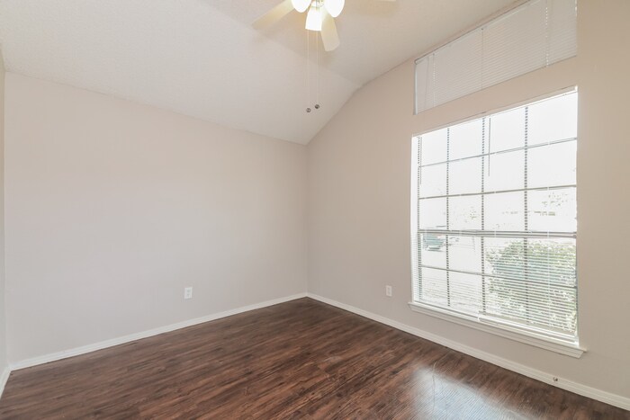 Building Photo - 600 Rancho Dr