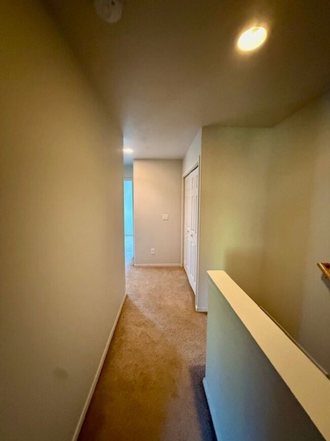 Building Photo - 3 Bedroom, 2.5 Bathroom Townhouse; Short Drive to MSU Campus