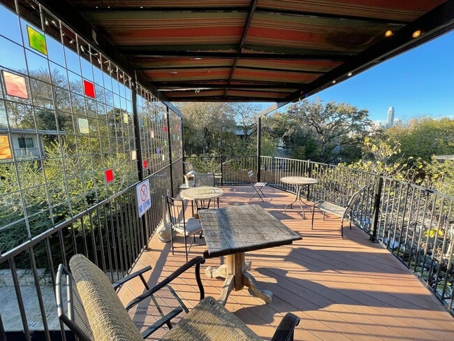 Building Photo - 2 bed room unit with Downtown Austin views!