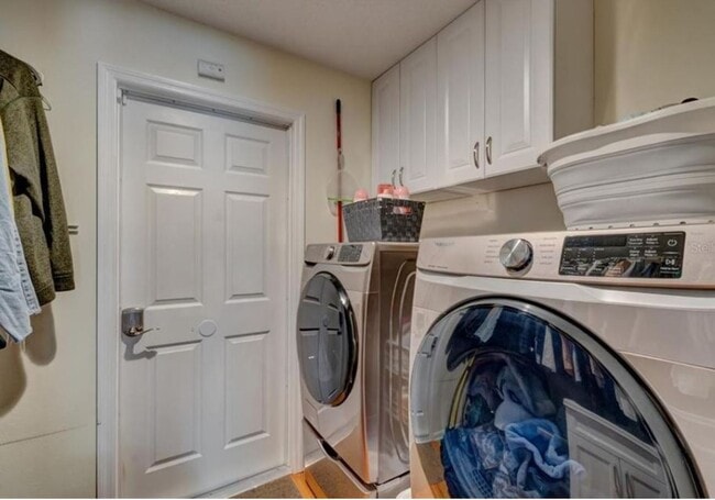 Building Photo - 3203 Stoneybrook Ln