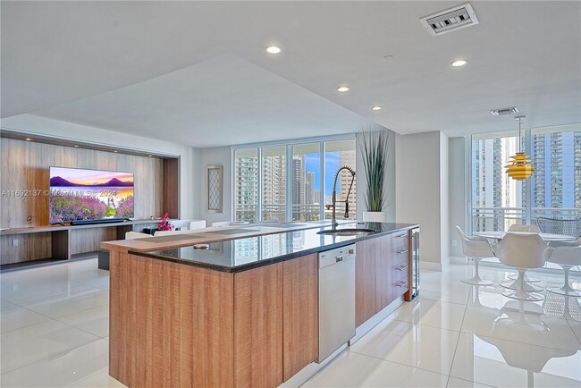 Building Photo - 901 Brickell Key Blvd