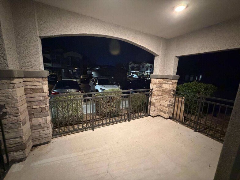 Building Photo - 23555 N Desert Peak Pkwy