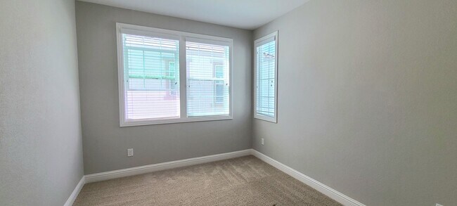 Building Photo - Beautifull Single Family Home in Folsom w/ Solar, Tankless Water Heater, Pool Access, Bonus Room ...