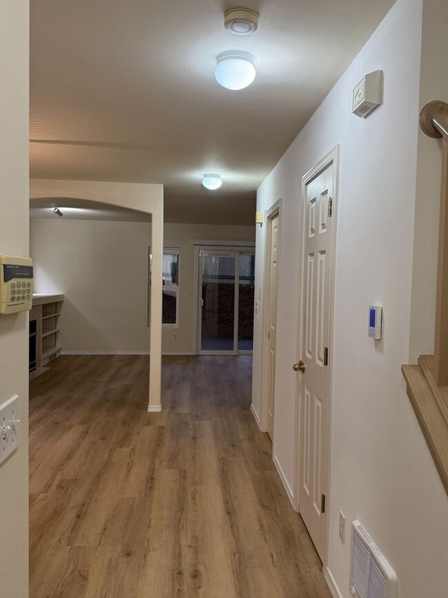 Building Photo - Warm N Cozy 2 bedroom Townhome for Rent in...