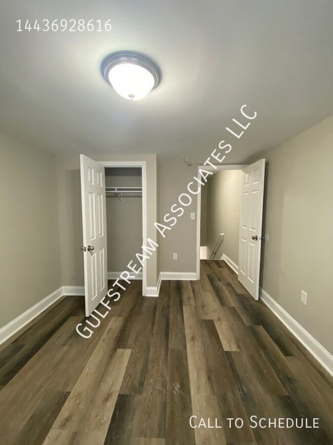 Building Photo - 512 N Rose St