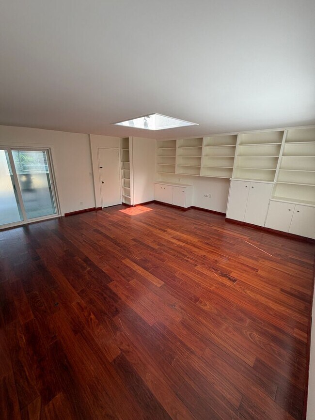 Building Photo - 5333 Parejo Dr