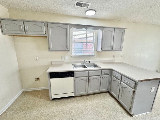 Building Photo - 1468 S Goodlett Grove Cove
