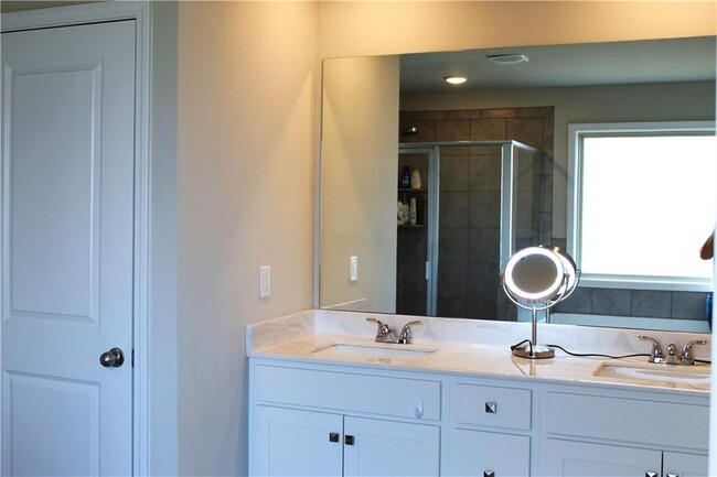 Building Photo - 2336 Bear Paw Dr