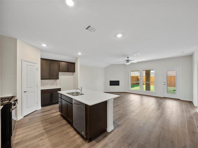 Building Photo - 10505 Breezeway Dr