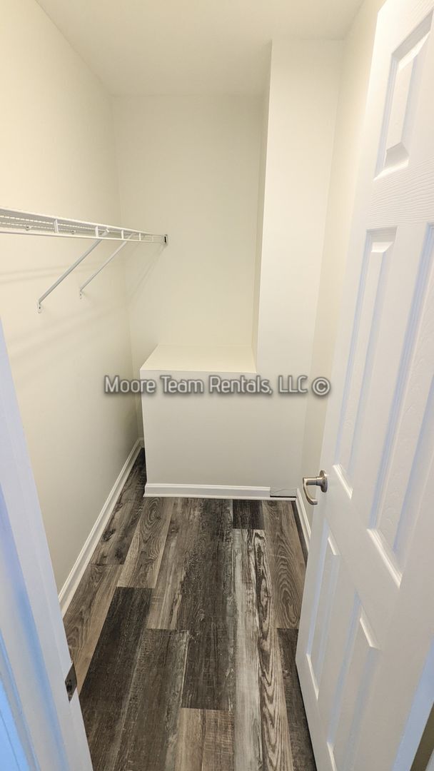 Building Photo - Turnabout Lane Duplex