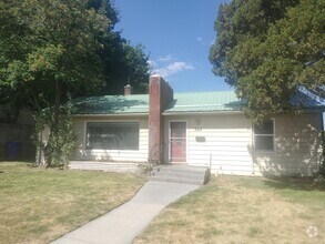 Building Photo - Darling 2 bed 1 bath house close to BYU-Idaho
