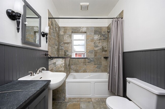 Building Photo - 2169 Green Bay Loop