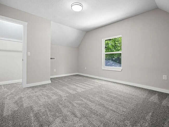 Building Photo - Perfect Family Home in Bolivar