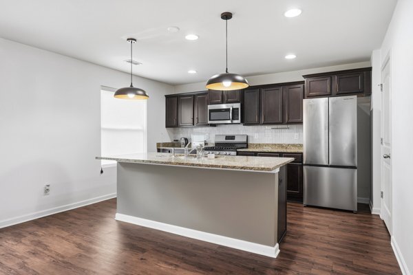 Building Photo - 4599 Woodford Cir