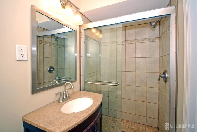 Building Photo - 21 Rosewood Ct