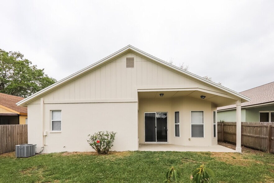 Building Photo - 2014 Cattleman Dr
