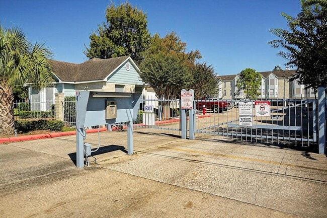 Building Photo - 18617 Egret Bay Blvd