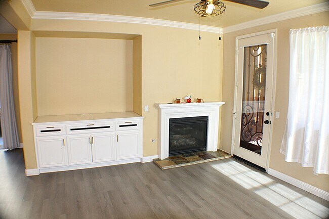 Building Photo - Stunning Temecula Home with Full Solar and...