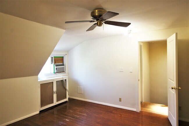 Building Photo - 2026/2027 Off-Campus JHU Spacious 5bd/2ba Rowhome OSP & W/D! Available 6/8