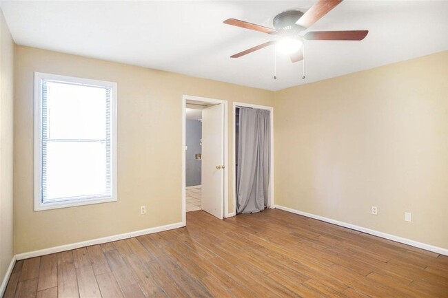 Building Photo - Spacious 3 bedroom duplex for rent in NE T...