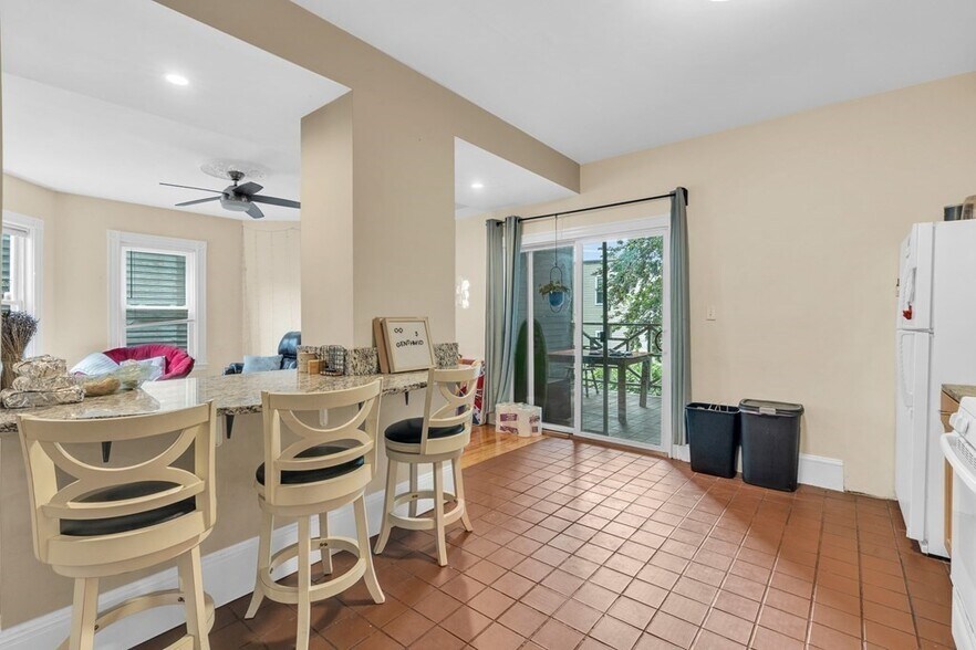 Building Photo - 5 Sachem St