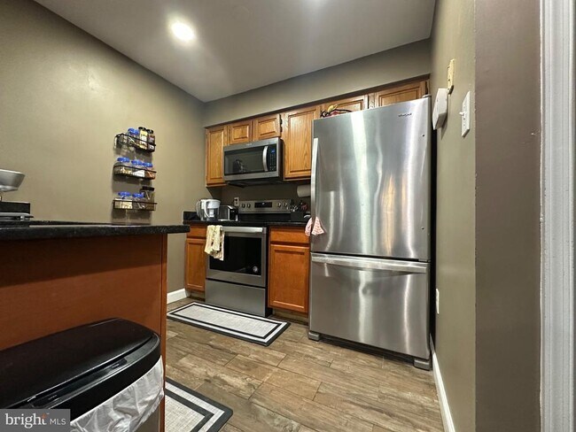 Building Photo - 12103 Salemtown Dr