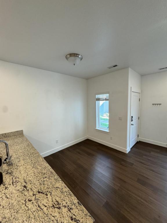 Building Photo - 270 E 1825 N