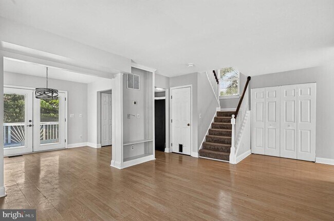 Building Photo - 271 Paw Paw Dr