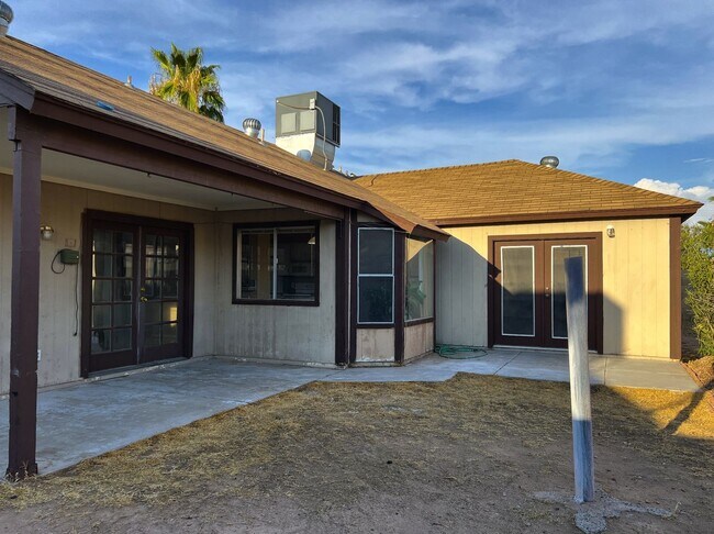 Building Photo - Open Hse  6-20-26.  12-1pm.  LARGE REMODELED 4BR 2BA HOUSE WITH GARAGE, GRANITE COUNTERS, BUILT-I...