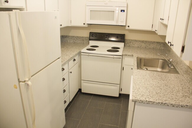 Building Photo - 2bed, hardwoods, granite, dishwasher, park...
