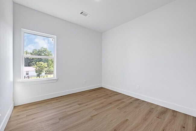 Building Photo - 6726 Dumble St