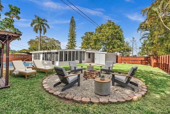 Building Photo - 1600 SW 9th St