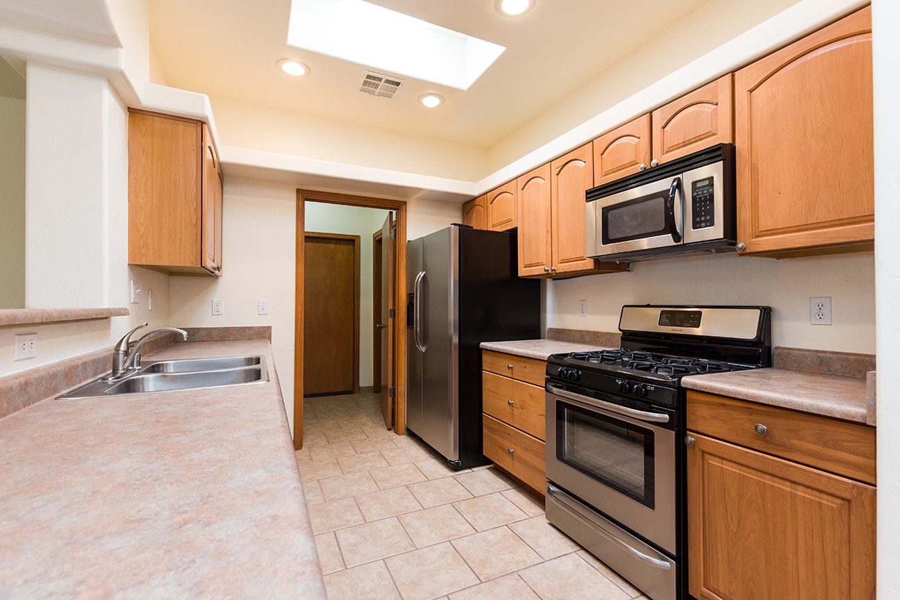 Building Photo - 2375 Saturn Cir