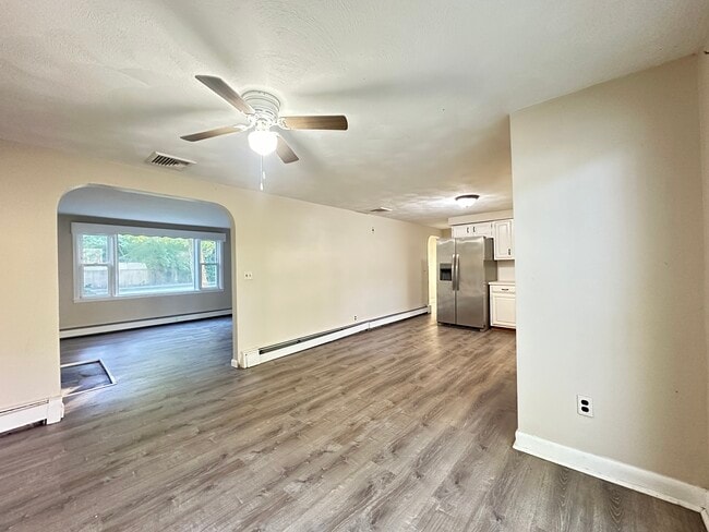 Building Photo - 135 S Pierce Rd