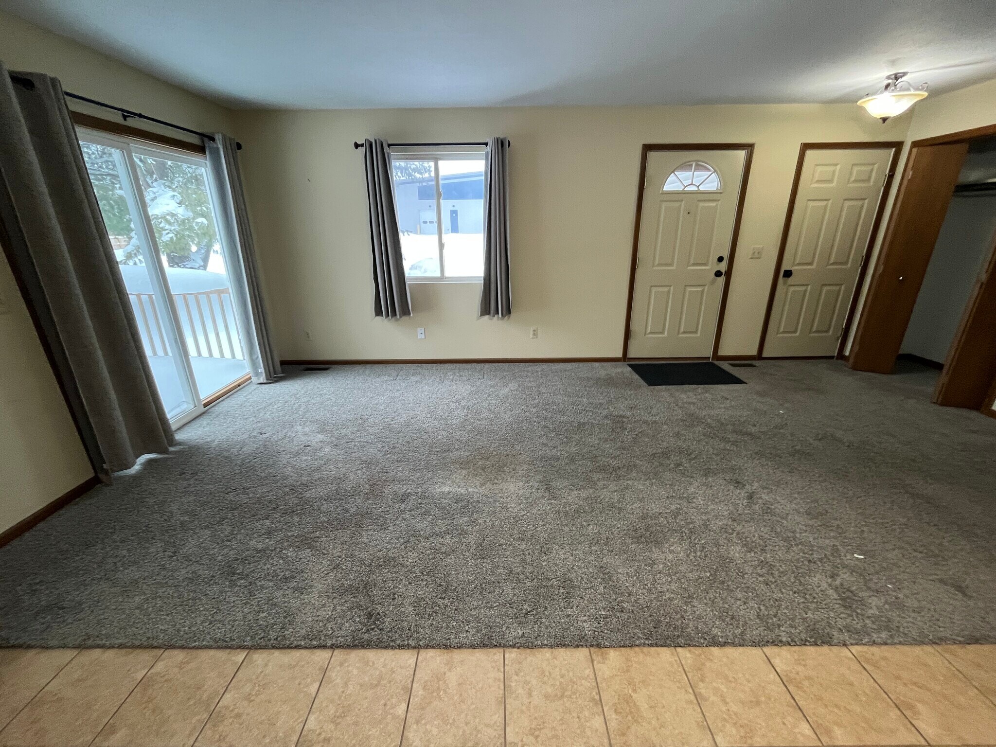 Building Photo - 633 Airway Dr