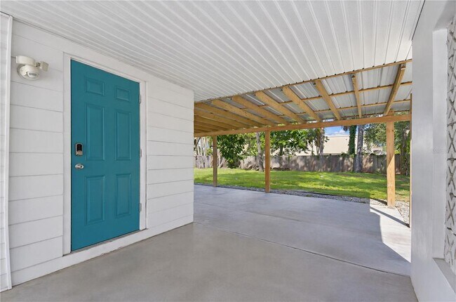 Building Photo - 9616 Pineridge Ave